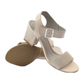 Sandali laccati sul palo Edeo 3184 beige 3