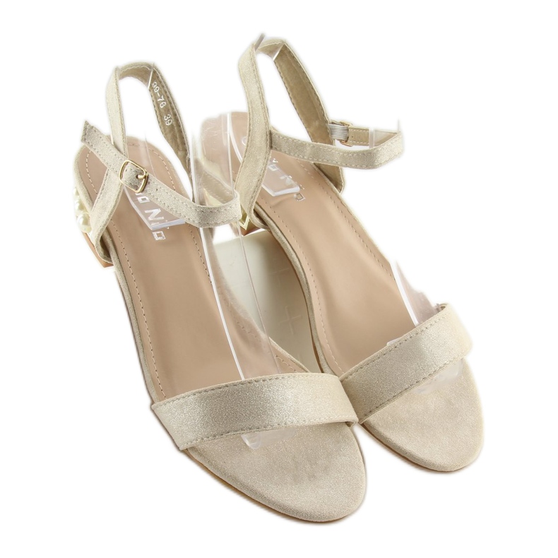 Sandali con tacco alto con perle beige 99 1