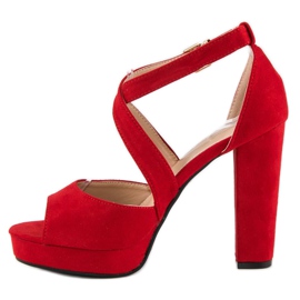 Sandali su un palo alto rosso 2