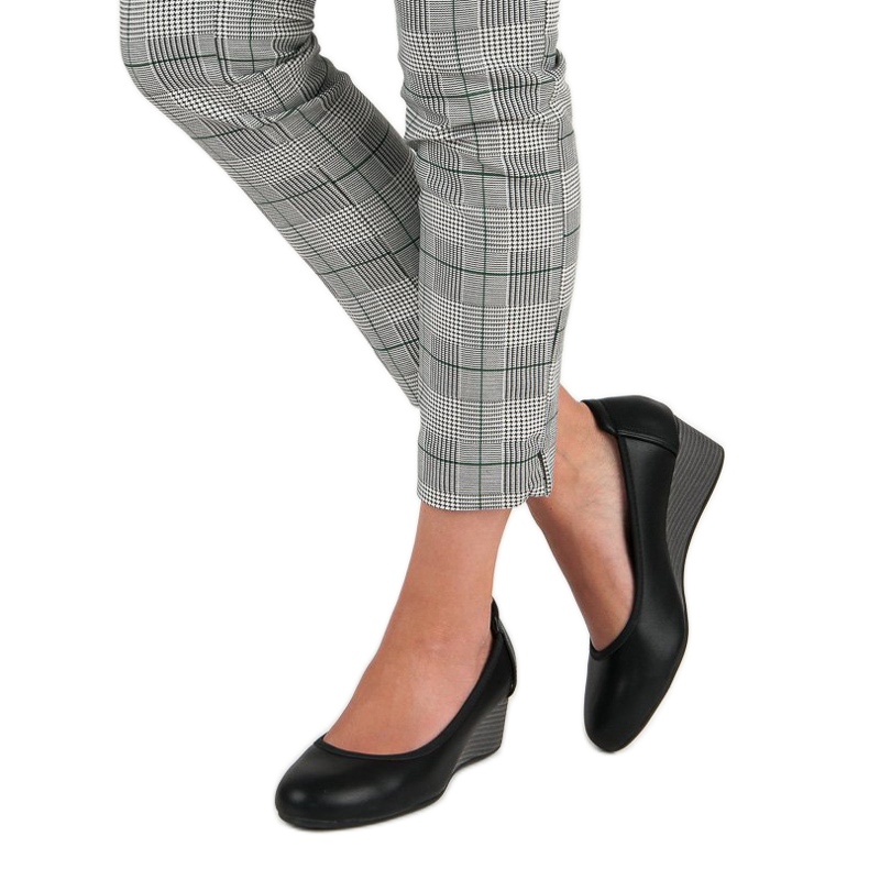 Pompe sulla zeppa VINCEZA nero 1