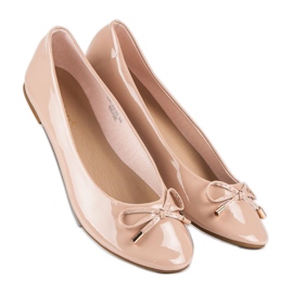 Ideal Shoes Ballerine laccate beige 1