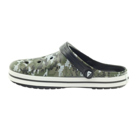 American Club Sandali mimetici con pantofole intasate di Kroks bianco nero verde 2
