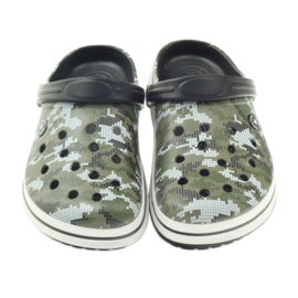 American Club Sandali mimetici con pantofole intasate di Kroks bianco nero verde 3