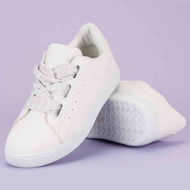 Sneakers bianche alla moda bianco 1