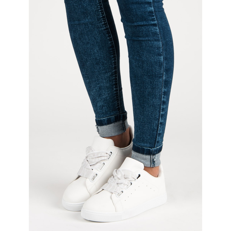 Sneakers bianche alla moda bianca 2