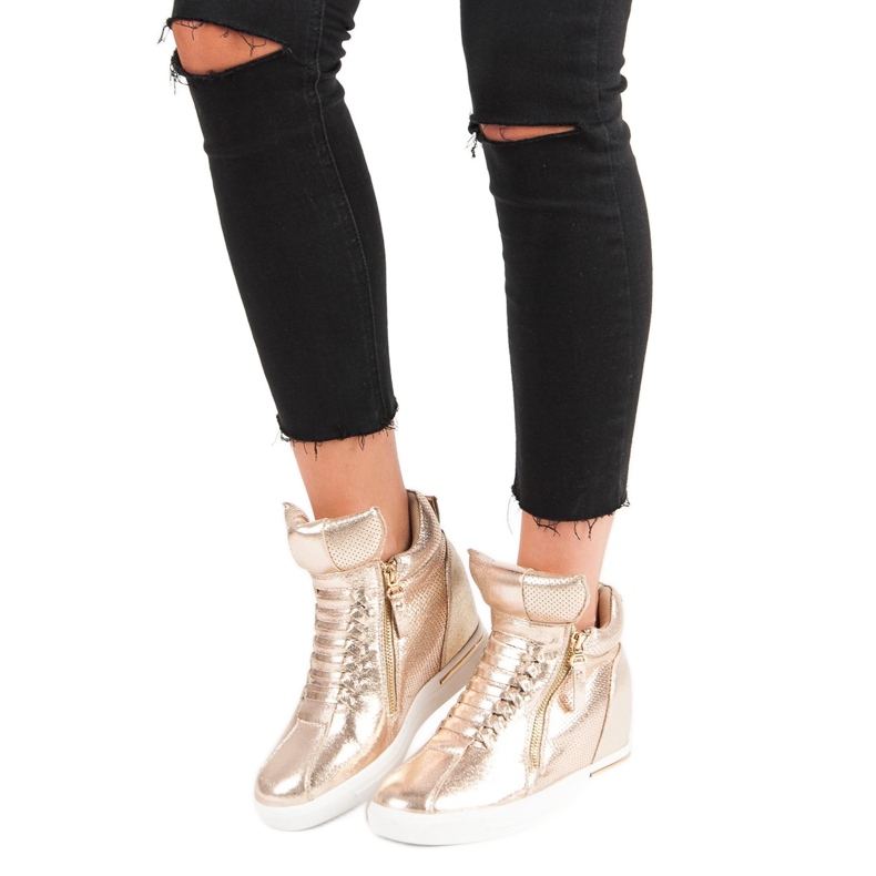 Scarpe da ginnastica dorate d'oro 1