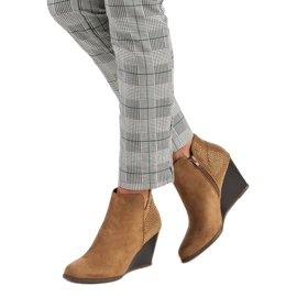 Corina Eleganti stivali con zeppa marrone 1