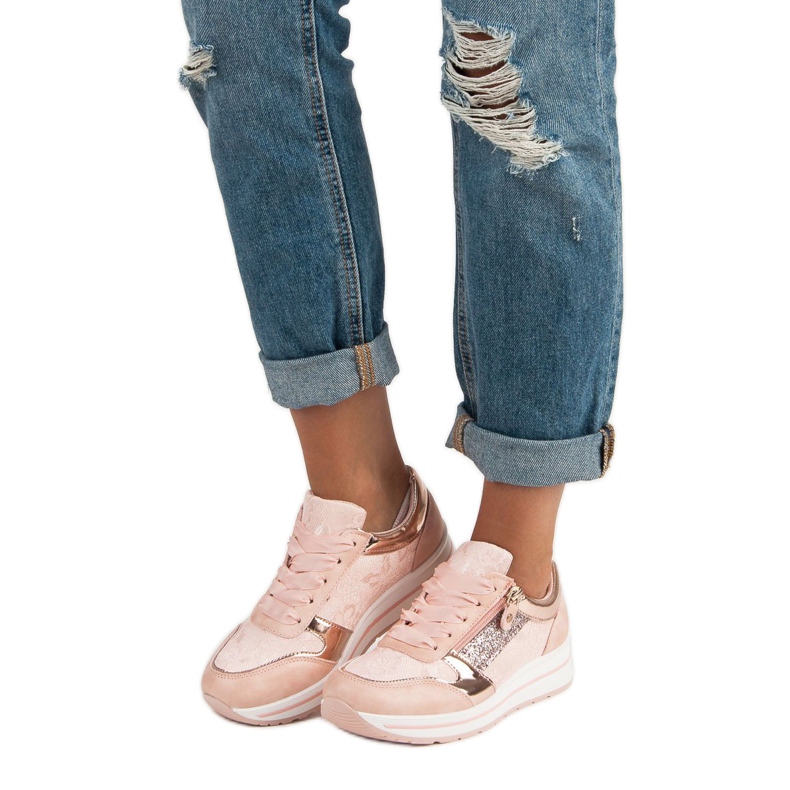 Kayla Sneakers legate con un nastro rosa 2