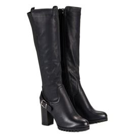 Stivali abbinati sul post nero 1