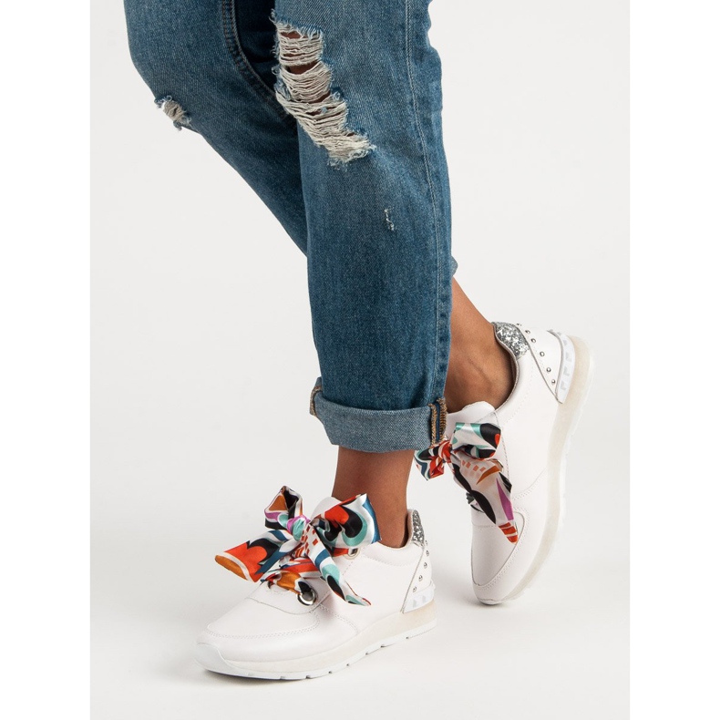 Sneakers allacciate alla moda bianca 2
