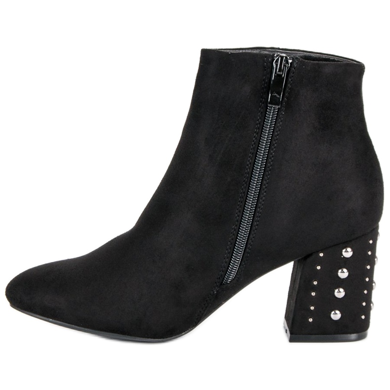 Stivali alla moda sul post nero 1