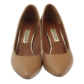 Pompe su un post Neścior 042-H multicolore 3