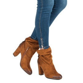 Stivaletti in camoscio su post vinceza marrone 2