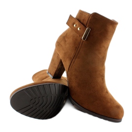 Stivali con fibbia dorata XD-08 Camel marrone 1