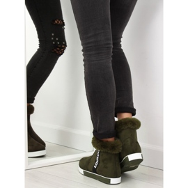 Sneakers per caviglia isolate verde NB252P Army Green 2