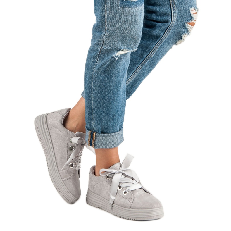 Sneakers in camoscio grigio chiaro 2