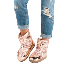 Stivali da neve rosa alla moda 1