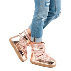 Stivali da neve rosa alla moda 2