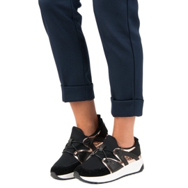 Scarpe sportive alla moda nero 1