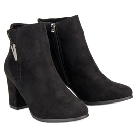 Stivaletti in camoscio nero 2