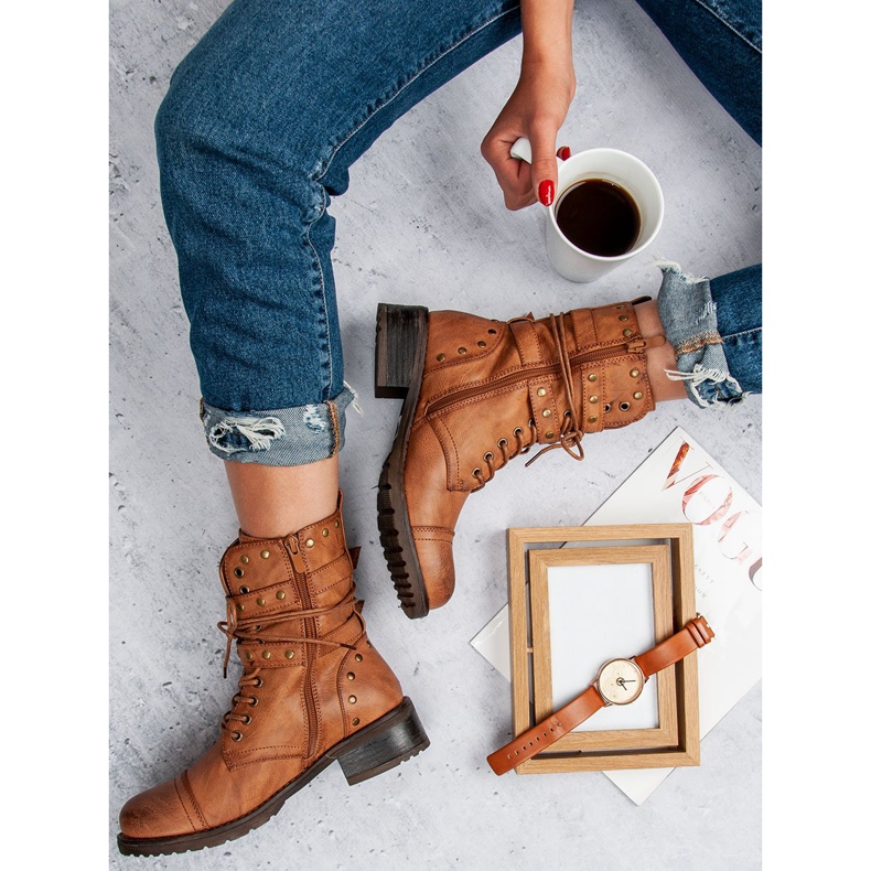 SDS Camerieri marrone 1