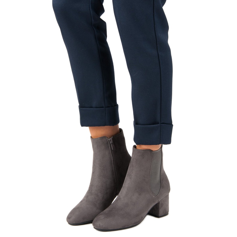 Top Shoes Stivaletti in camoscio con tacco alto grigio 1
