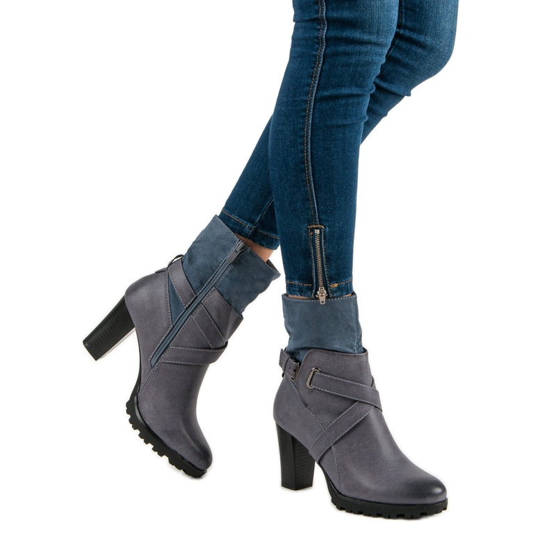 Sixth Sense Stivali alla moda sul post grigio 1