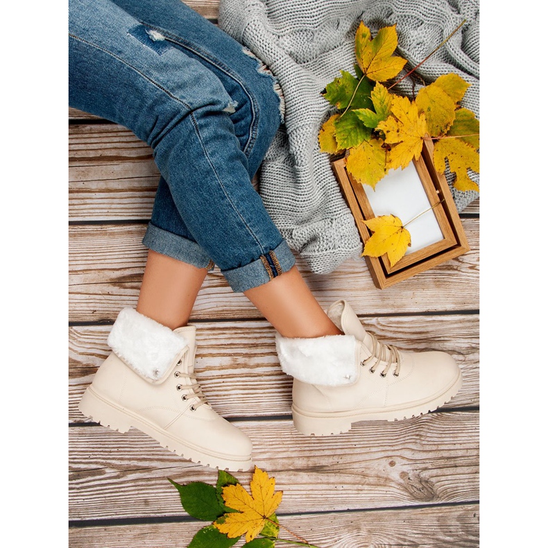 Trappers beige con pelliccia 1