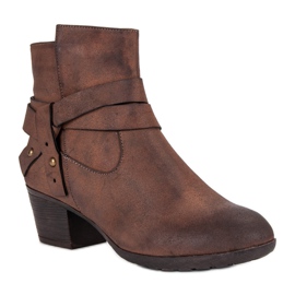 Stivali con tacco alto marrone 1