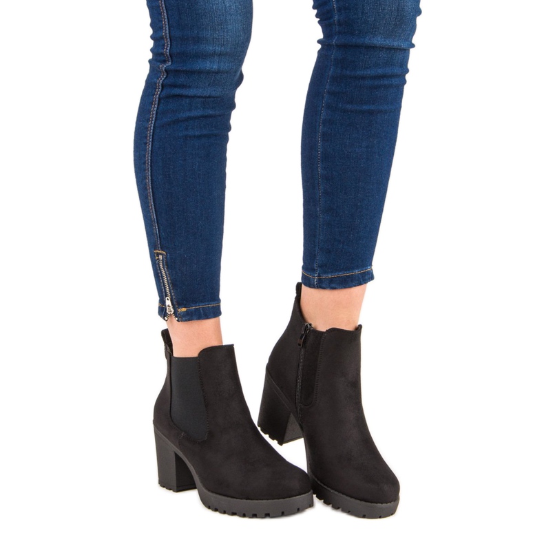 Ideal Shoes Stivaletti Chelsea in pelle scamosciata sulla piattaforma nero 1