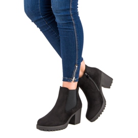 Ideal Shoes Stivaletti Chelsea in pelle scamosciata sulla piattaforma nero 2