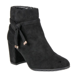 Stivaletti in camoscio nero 1