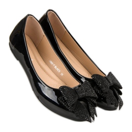 Comer Ballerina con un fiocco nero 2
