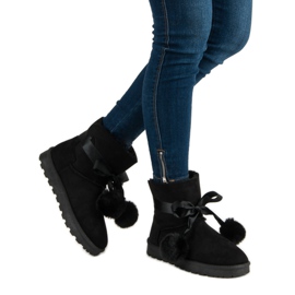 Mukluki nero con pompon 2