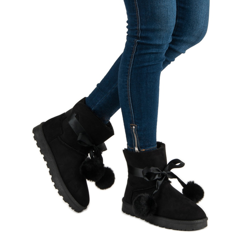 Mukluki nero con pompon 2