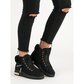Scarpe da ginnastica alte isolate nero 2