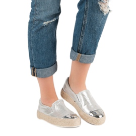Sneakers argento alla moda grigio 1