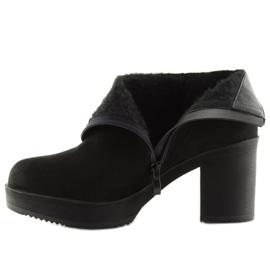 Stivali su un tacco stabile nero YL96009 Nero 1