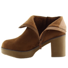 Stivali su stabile tacco cammello YL96009 Camel marrone 1