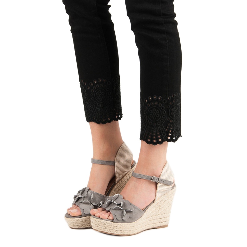 Top Shoes Sandali grigi con fiori grigio 2
