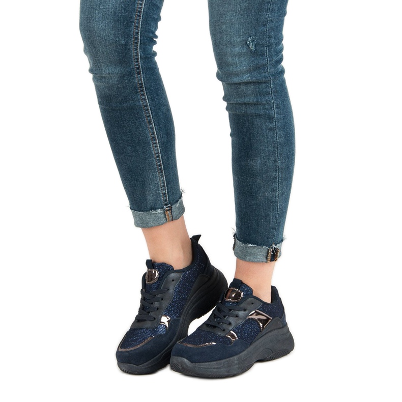 Sneakers blu navy sulla piattaforma 1