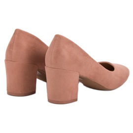 Ideal Shoes Pompe polvere su un pilastro rosa 1