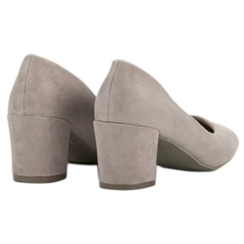 Ideal Shoes Pompe grigie su un pilastro grigio 1