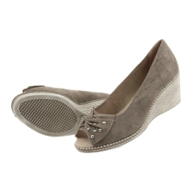 Décolleté da donna sulla zeppa Caprice 29350 marrone 5