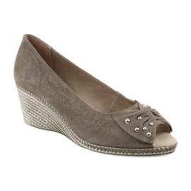 Décolleté da donna sulla zeppa Caprice 29350 marrone 1