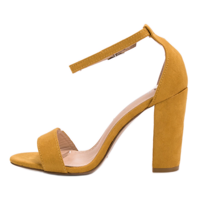 Ch. Creation Sandali senape su un bar giallo 1
