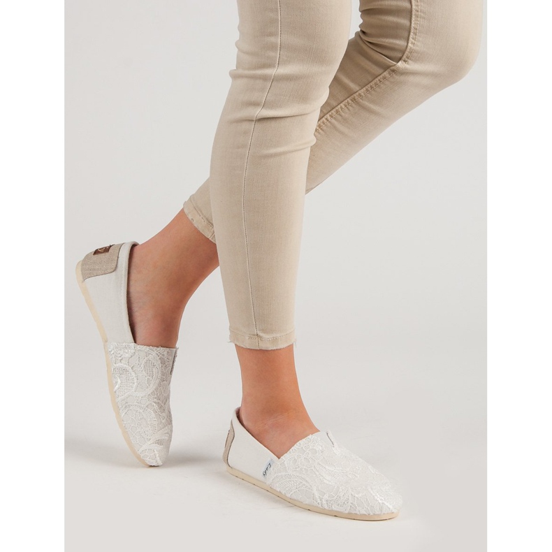 L. Day Slipon Con Motivo beige 2