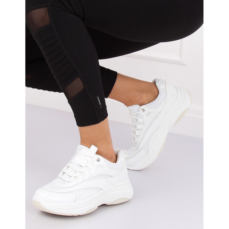 Scarpe sportive da donna bianche B0-15 White bianco 1