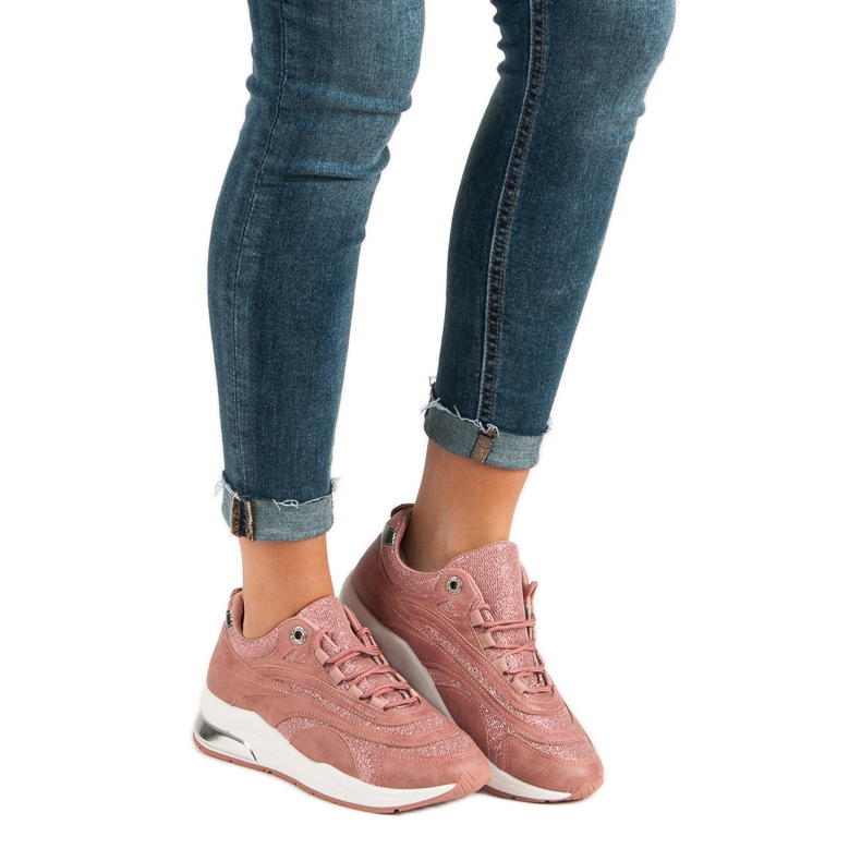 Sneakers rosa alla moda 1