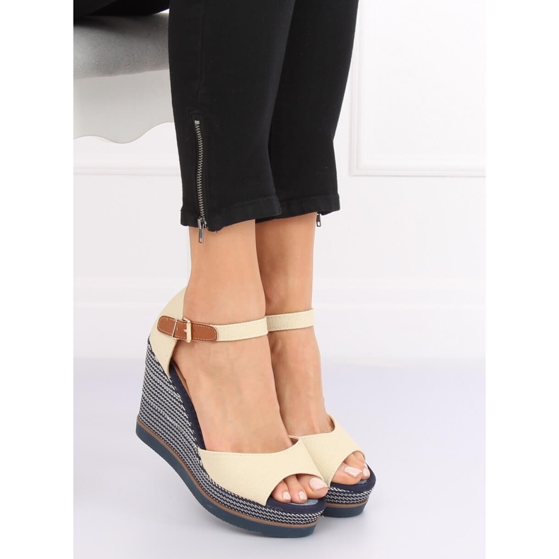 Sandali beige su zeppa 9079 Beige 1